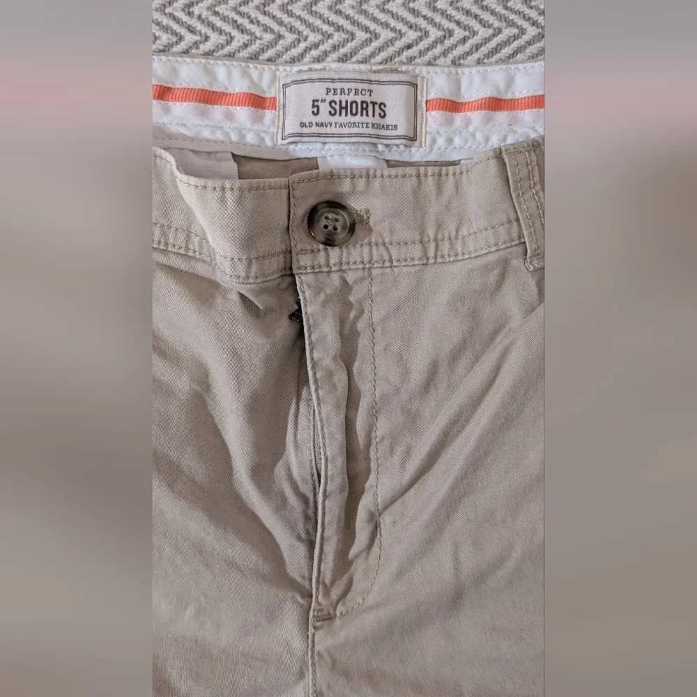 Old Navy Women's Tan Cargo Shorts